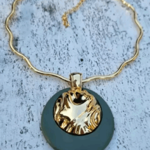 Colar Pedra Verde Dourado